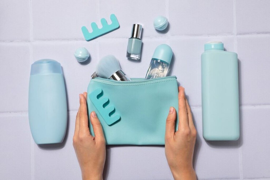 Polyurethane Leather Toiletry Bags for Travelers