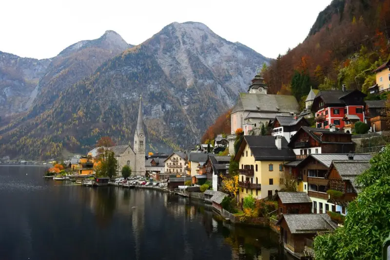 Exploring Europe: A Complete Guide to the Best Travel Experiences Charming European lakeside village surrounded by mountains, perfect for exploring Europe’s most scenic travel destinations.